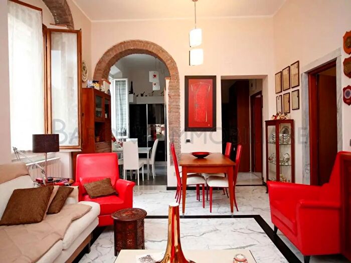 Appartamento quadrilocale in vendita in Via Rosselli, Carrara