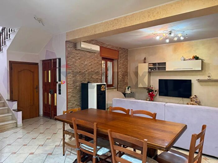 Casa con 7 locali in vendita in Vico Gugliemo Marconi, Baranello