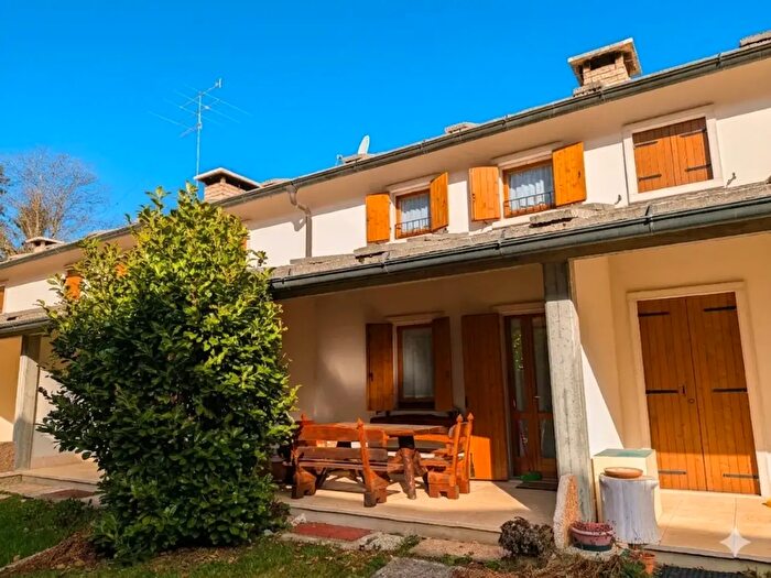 Casa trilocale in vendita in Via Passo Buole, Bosco Chiesanuova