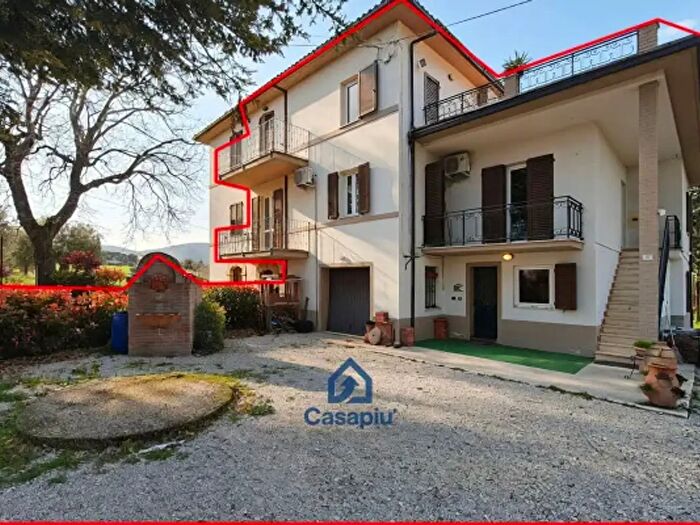 Casa con 6 locali in vendita in Treia