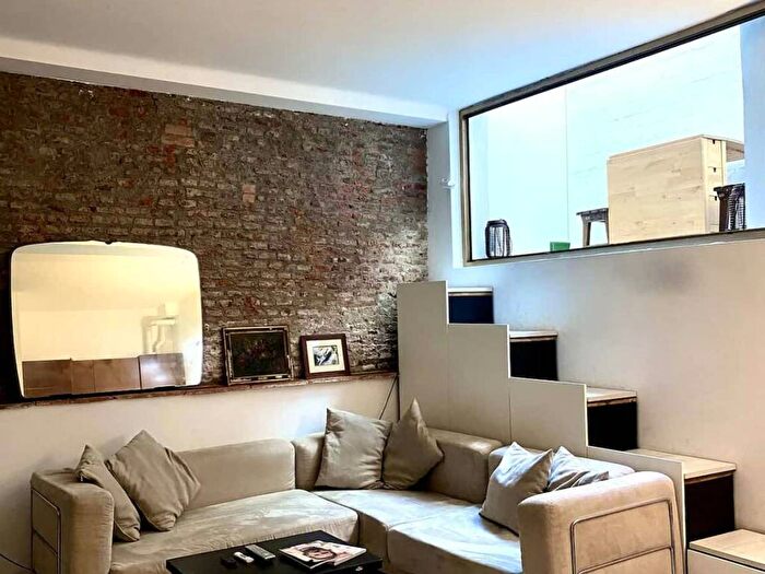 Appartamento trilocale in affitto in Viale Gabriele DAnnunzio, Corso Genova, Milano