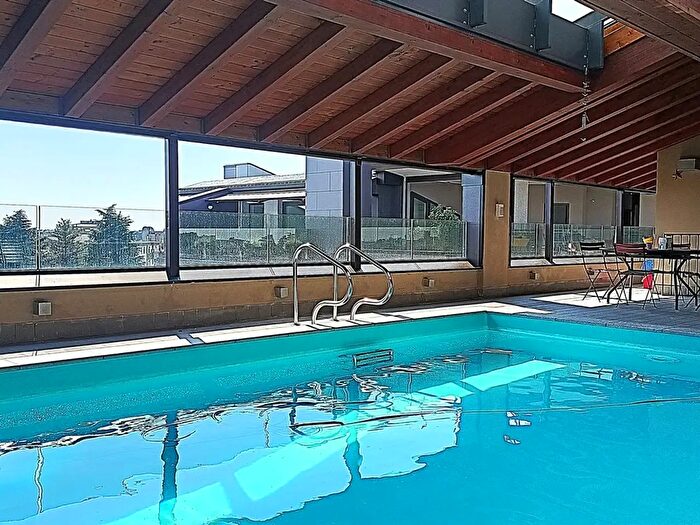 Appartamento con 6 locali in vendita in Via Lario, Monza