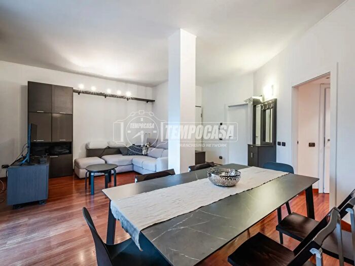 Appartamento trilocale in vendita in Via Copernico, Milano