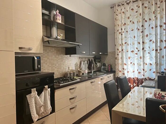 Appartamento quadrilocale in vendita in Via Maffi, Livorno