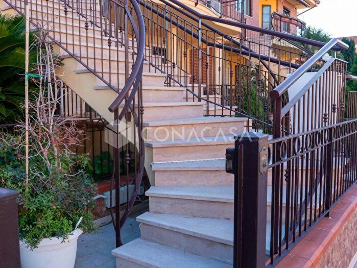 Appartamento con 7 locali in vendita in Via Rodolfo Morandi SNC, San Severo