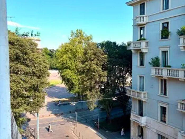 Appartamento quadrilocale in vendita in Via Abbondio Sangiorgio, Milano