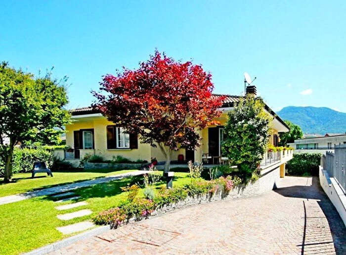 Casa con 6 locali in vendita in Domodossola