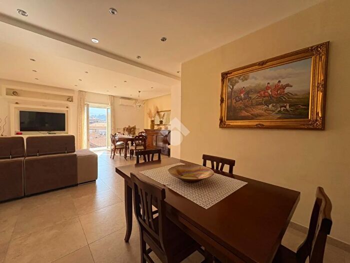 Appartamento trilocale in vendita in Via Samuele Tocci, Cosenza