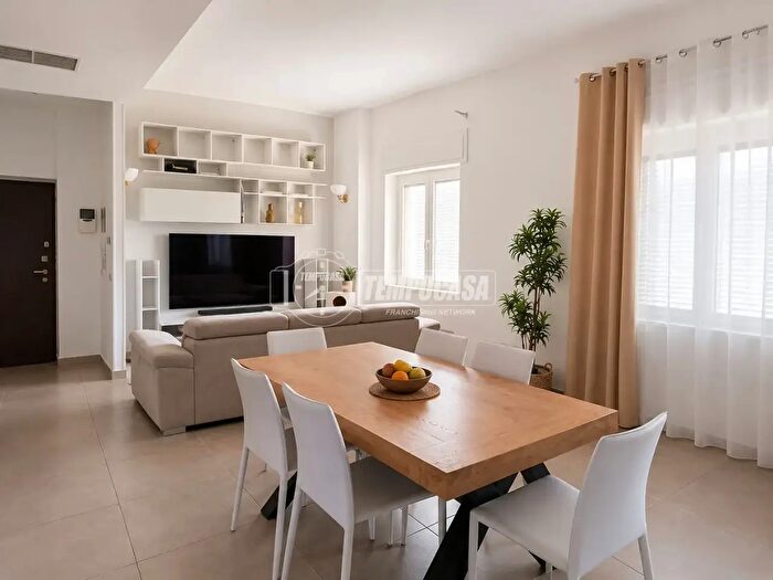 Appartamento trilocale in vendita in Via Antonio Lombardo, Lodi