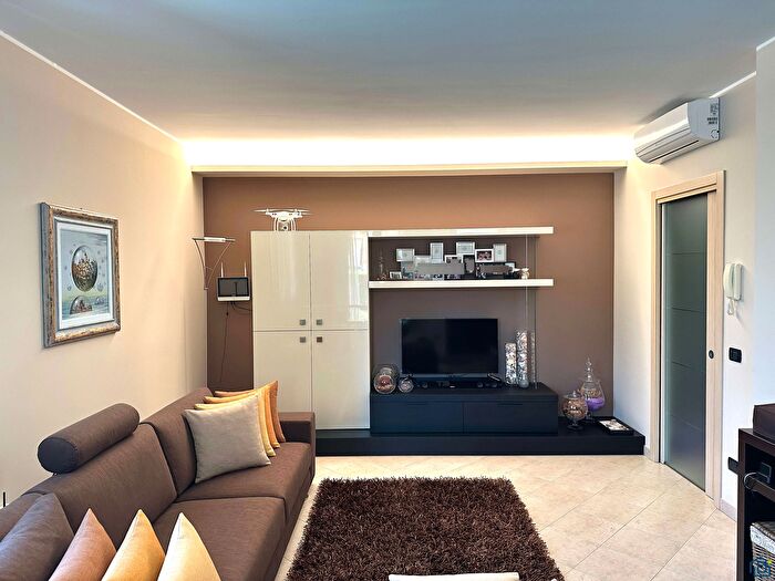 Casa trilocale in vendita in Via Basilicata B, Castano Primo