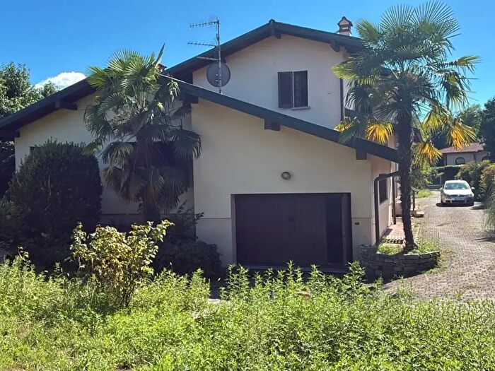 Casa in vendita in Via Buonarroti, Brebbia