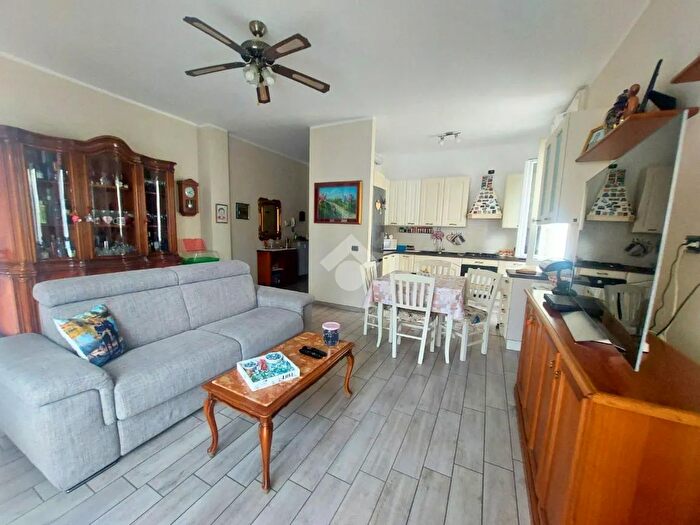 Appartamento quadrilocale in vendita in Piazza Settembre, Vittuone