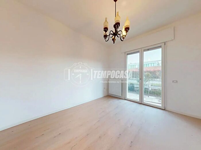 Appartamento trilocale in vendita in Via Foscolo, Binasco