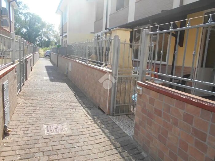 Appartamento trilocale in vendita in Via Carini, Comacchio