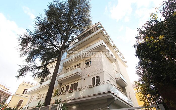 Appartamento trilocale in vendita in Via delle Isole, Roma