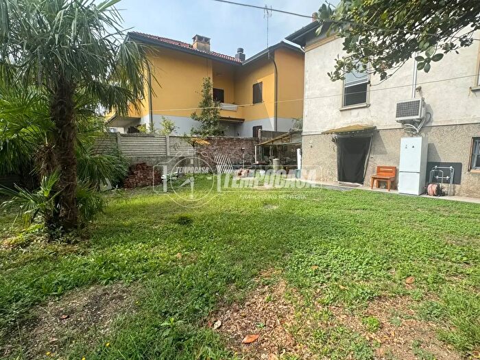 Casa quadrilocale in vendita in Via Solferino, Seveso