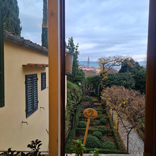 Appartamento trilocale in affitto in Firenze