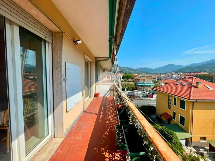 Appartamento trilocale in vendita in Via Monsignor Salvatore Vattuone, Sestri Levante