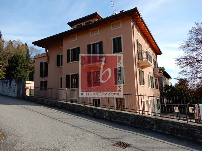Appartamento trilocale in affitto in Via Chiso, Laveno, LavenoMombello
