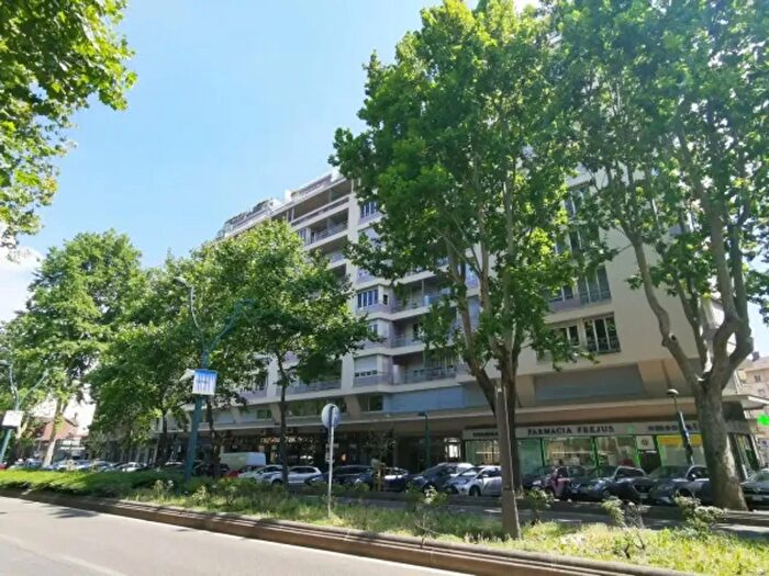 Appartamento con 5 locali in vendita in Corso Francia, Torino