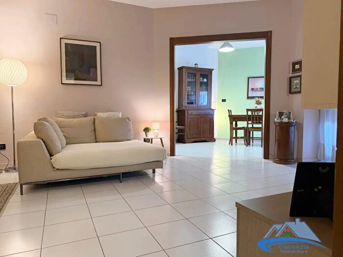 Appartamento con 8 locali in vendita in Via di Vittorio, Terni