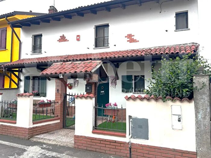 Casa trilocale in vendita in Via Roma, Alagna