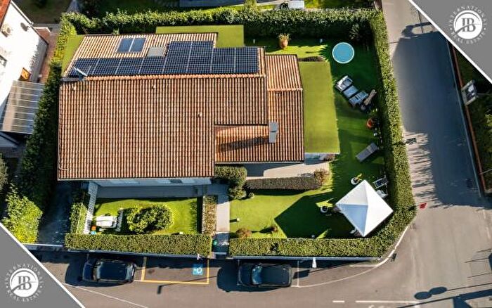 Casa con 6 locali in vendita in Forte Dei Marmi