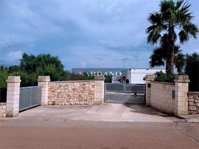 Casa con 6 locali in vendita in Carovigno