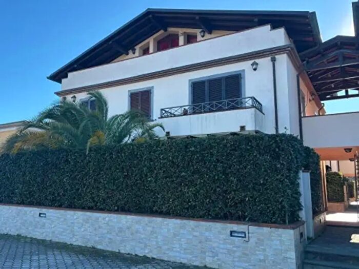 Appartamento quadrilocale in vendita in Via Arezzo, Massa