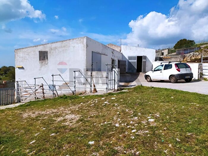 Casa con 8 locali in vendita in Manfredonia