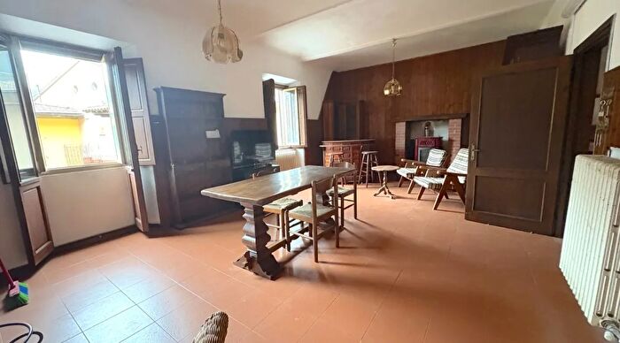 Appartamento quadrilocale in vendita in Carmignanello Cantagallo Unione dei Comuni Val di Bisenzio Prato Toscana Italia, Cantagallo