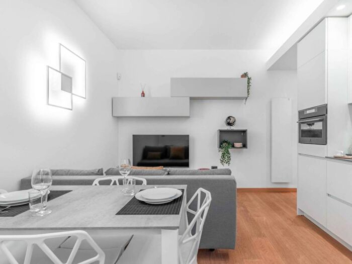 Appartamento bilocale in affitto in Via Sebenico, Isola, Milano