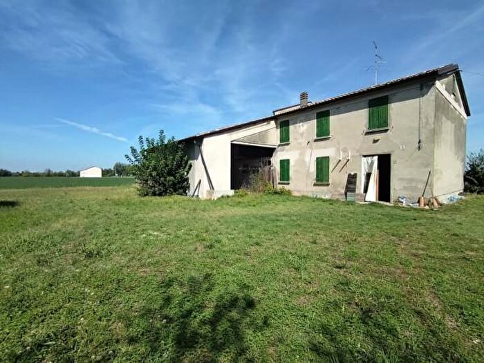 Casa con 6 locali in vendita in Mirandola