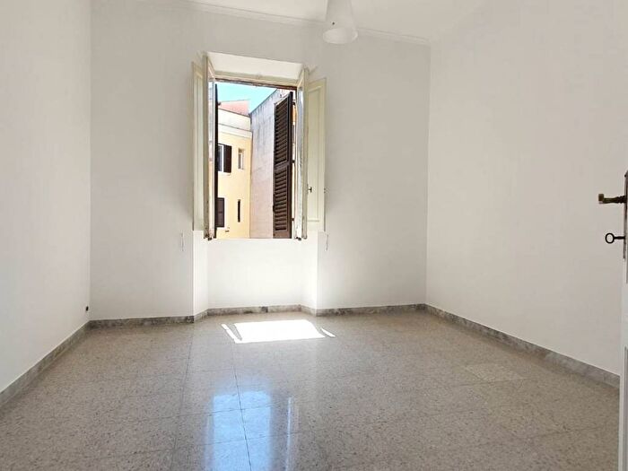 Appartamento trilocale in affitto in Via Angelo Poliziano, Colle Oppio, Roma