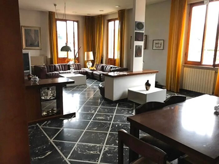 Appartamento con 7 locali in vendita in Massa