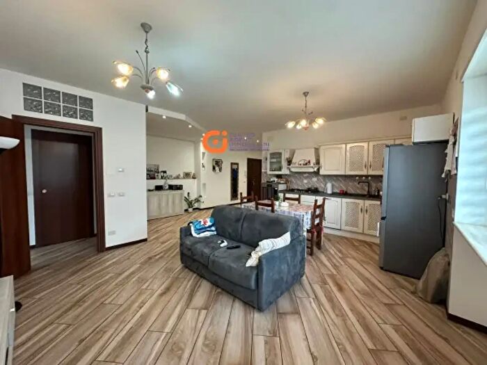 Appartamento trilocale in vendita in Via Casilina R, Roma