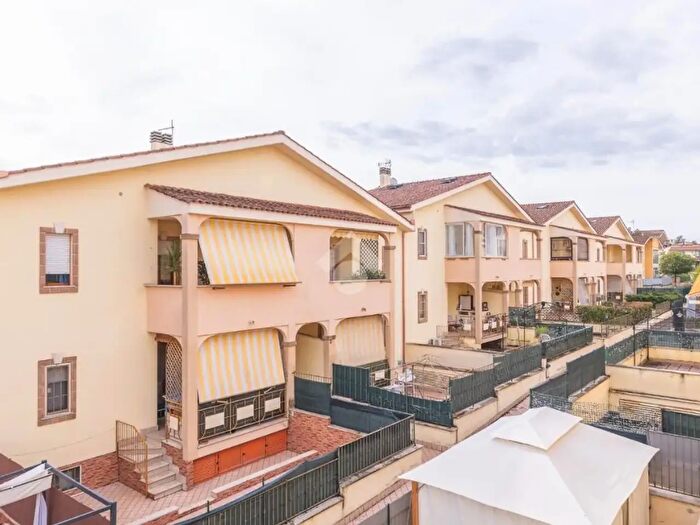Appartamento trilocale in vendita in Via Fosso dell'Osa, Roma