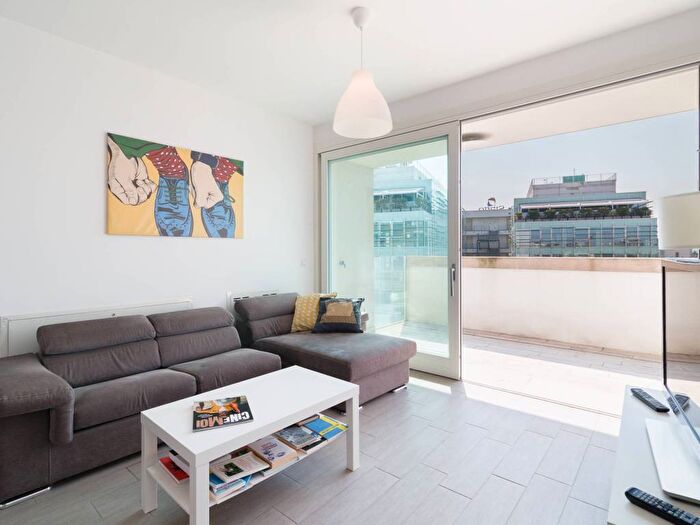 Appartamento trilocale in vendita in Via Marco Tullio Tirone, Ortica, Milano