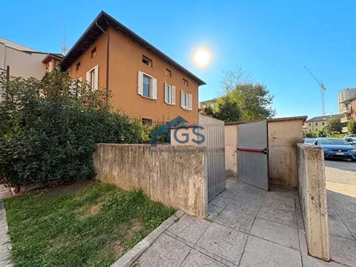 Casa con 9 locali in vendita in Via Cremona, Brescia