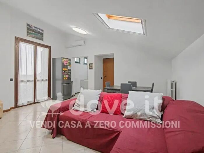 Appartamento trilocale in vendita in Via del Borgo, Bornasco