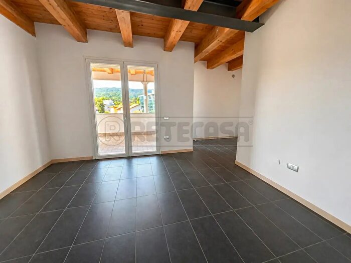 Appartamento con 7 locali in vendita in Via Paraiso, Schio