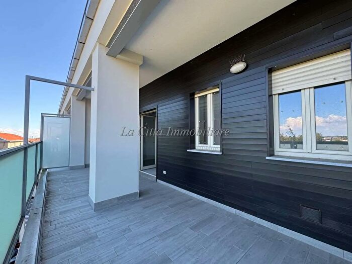 Appartamento quadrilocale in vendita in Largo Tricolore, Galliate