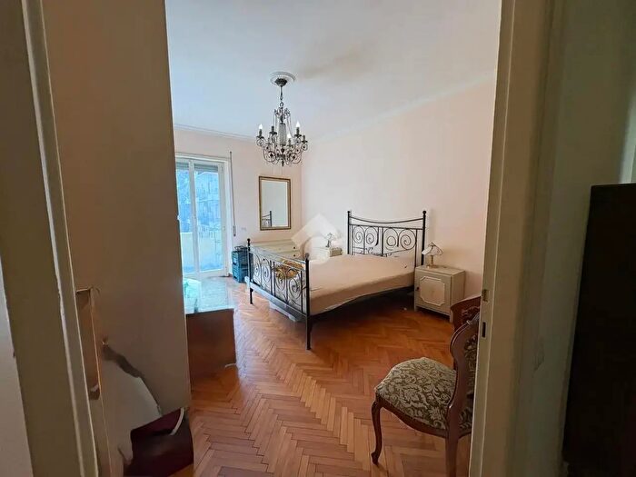 Appartamento trilocale in affitto in Via Campi Flegrei, Roma