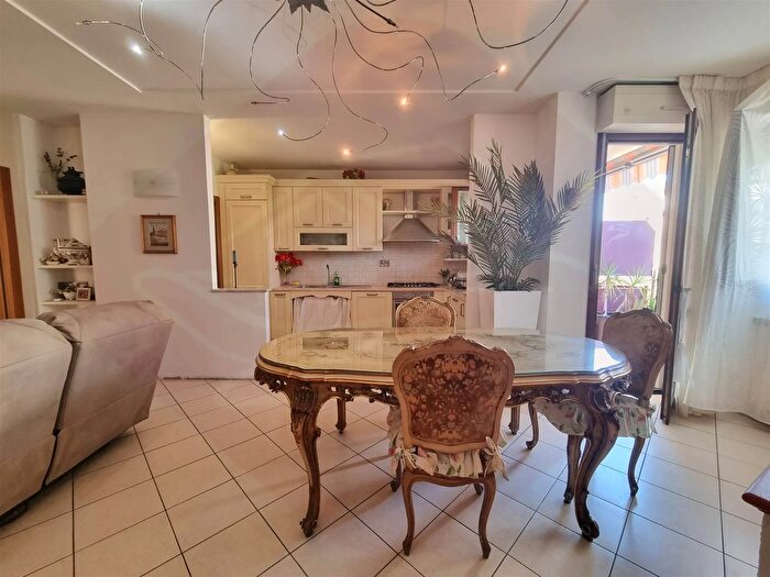 Appartamento con 5 locali in vendita in Signa, Signa