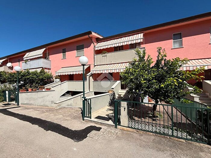 Casa quadrilocale in vendita in Via Zenone di Elea, Latina