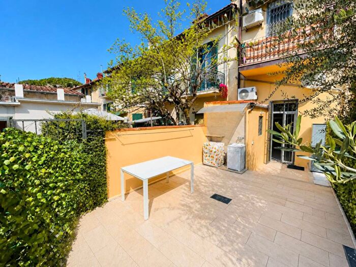 Appartamento trilocale in affitto in Via Francesco Baracca, Novoli, Firenze