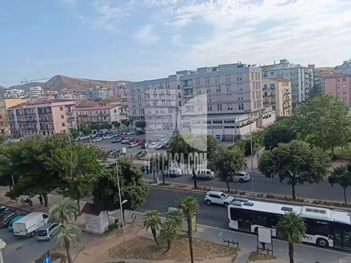 Appartamento trilocale in vendita in Via Firenze, Crotone