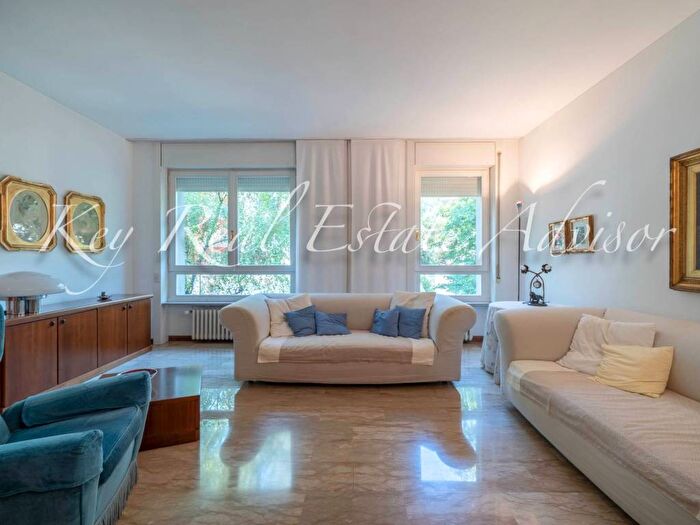 Appartamento con 5 locali in affitto in Via Monte Rosa, Amendola Buonarroti, Milano