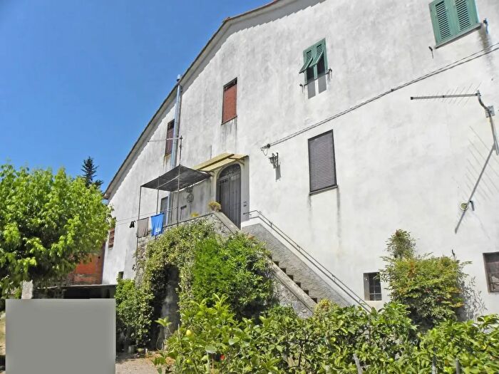 Casa con 6 locali in vendita in Lucca