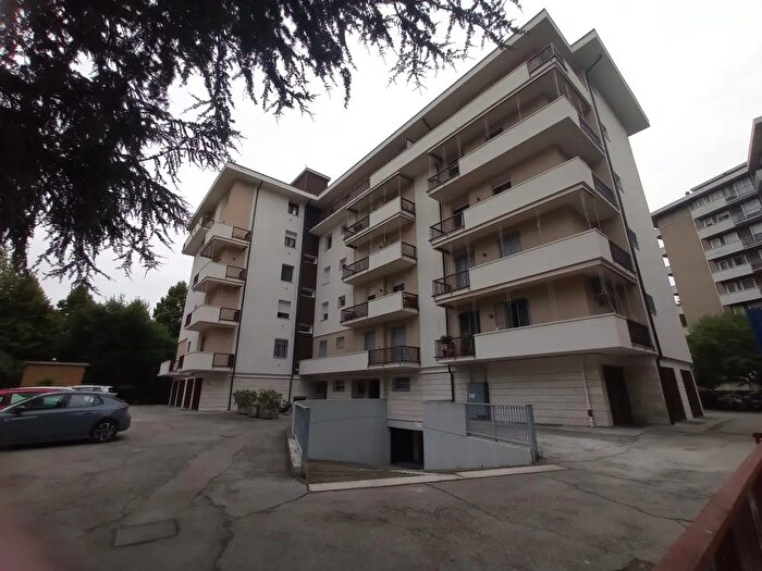 Appartamento quadrilocale in affitto in Via Bach, Modena